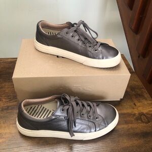 Täōs Pewter Leather Prim Soul Lux Shoes